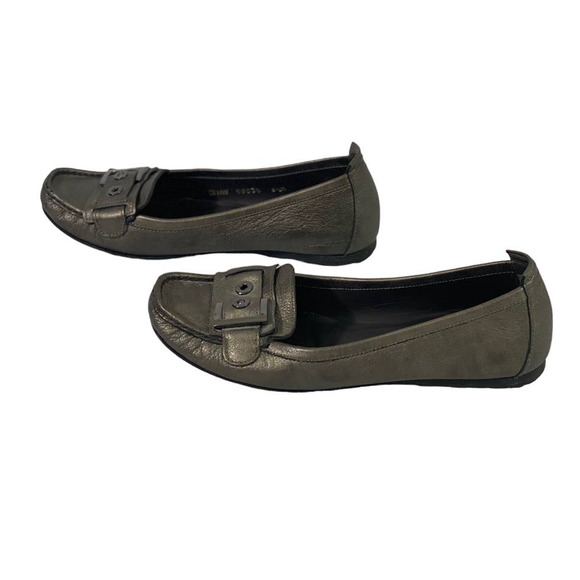 Stuart Weitzman Zwick Moccasin Loafer Flat Shoes Pewter Gray Shimmer Buckle 8.5M - Picture 8 of 11